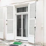 Charming And Bright In The Heart Of Paris